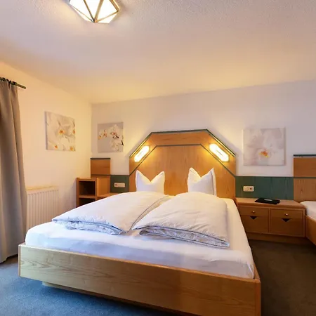 Kirchplatz 아파트호텔 3*