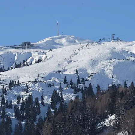 Kirchplatz 3*